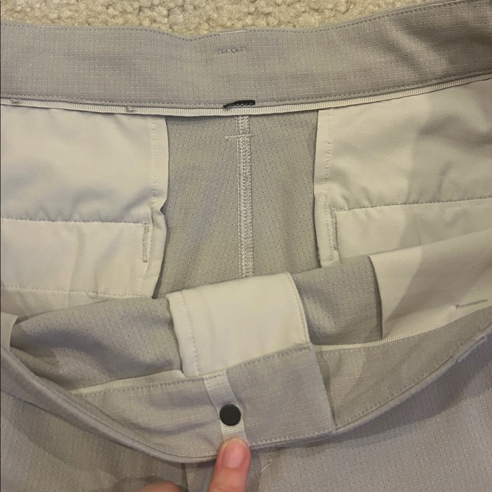 Lululemon Men's Commission Classic-Fit Short 7" Ventlight - Picture 3 of 8